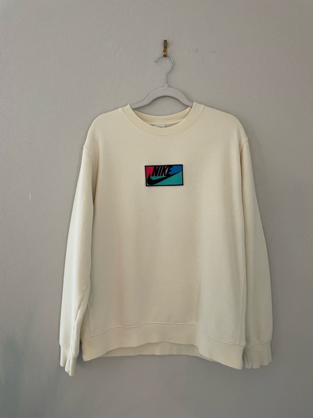 Nike Club Fleece Crew Sweatshirt Patch Logo Mens Large
Style# FB8435-113